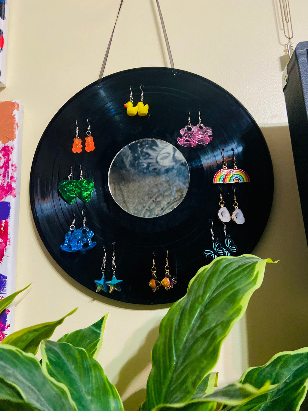 Vinyl record earring display | record player | room decor | 70’s | decoration | earring holder | gift ideas | cute gift | valentine gift