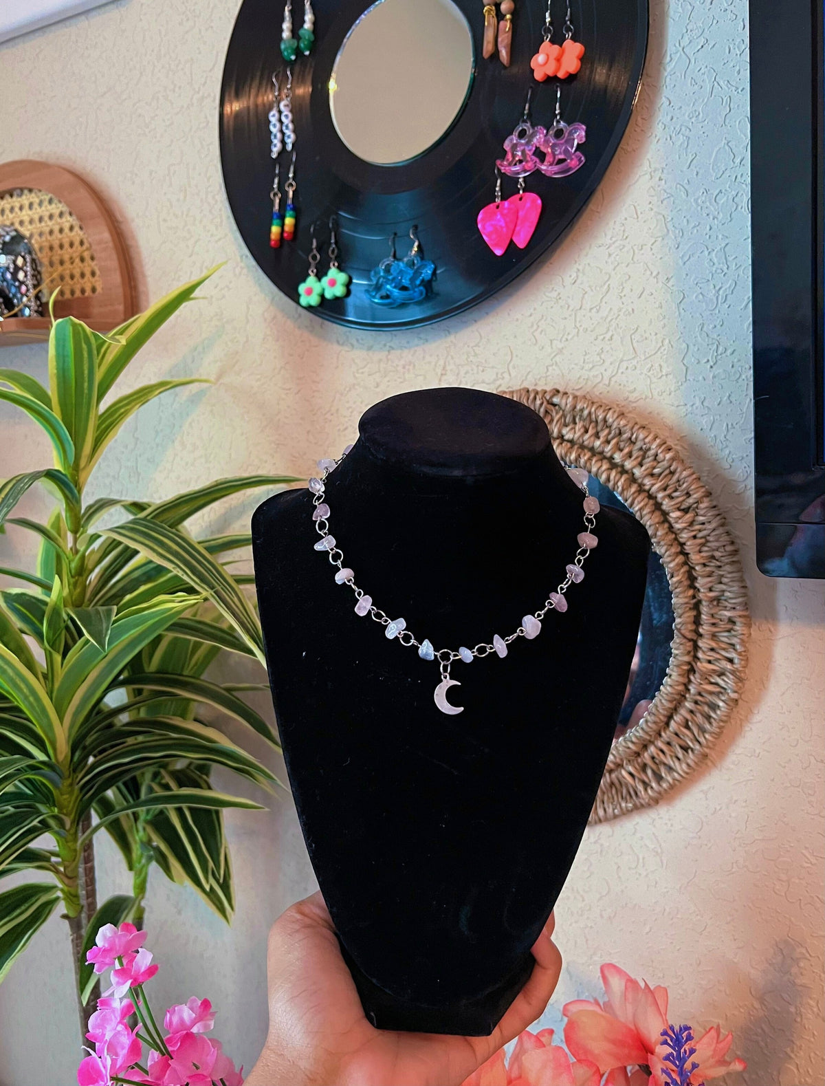rose quartz moon necklace | cute crystal necklace | crystal necklace | rose quartz necklace | moon necklace | trendy necklace | valentines