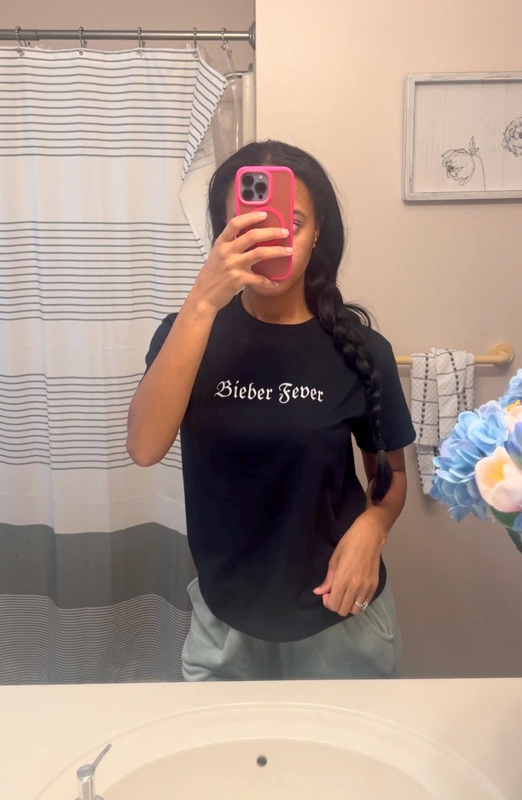 Bieber Fever baby tee. Girl shirt. Funny shirt. Gifts for her. Bow shirt. Phrase shirt . Gift ideas. Going out shirt . Justin fan.  Bieber