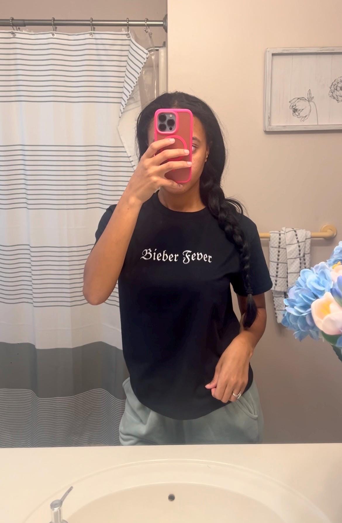 Bieber Fever baby tee. Girl shirt. Funny shirt. Gifts for her. Bow shirt. Phrase shirt . Gift ideas. Going out shirt . Justin fan.  Bieber