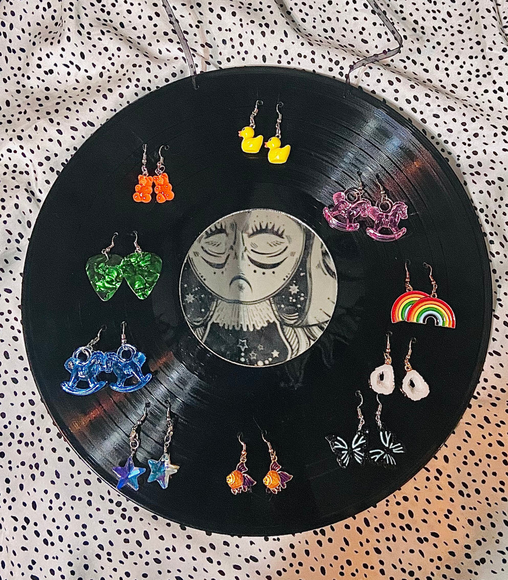 Vinyl record earring display | record player | room decor | 70’s | decoration | earring holder | gift ideas | cute gift | valentine gift