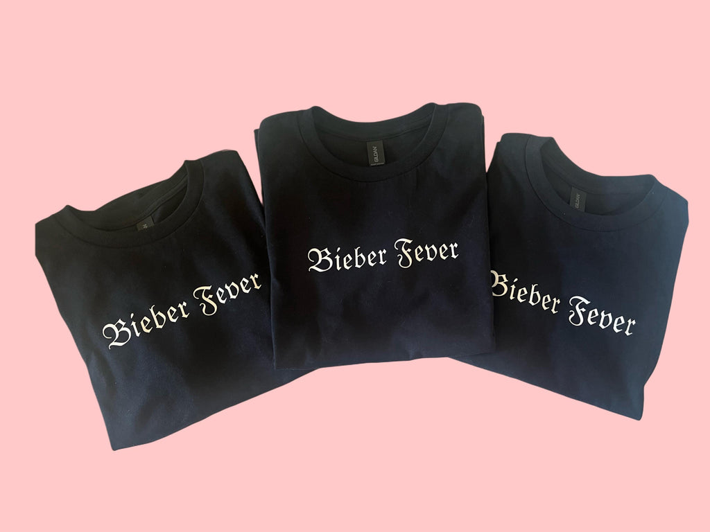 Bieber Fever baby tee. Girl shirt. Funny shirt. Gifts for her. Bow shirt. Phrase shirt . Gift ideas. Going out shirt . Justin fan.  Bieber