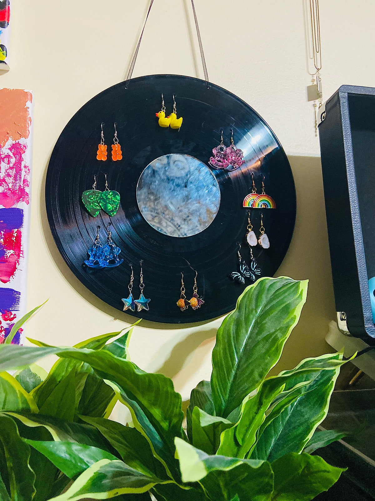Vinyl record earring display | record player | room decor | 70’s | decoration | earring holder | gift ideas | cute gift | valentine gift