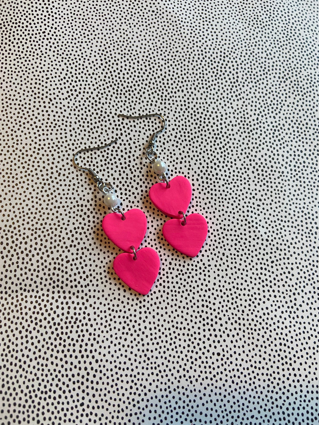 pink and pearl dangly hearts | cute earrings | polymer clay earrings | gifts ideas | pink hearts | heart jewelry | Valentine’s Day