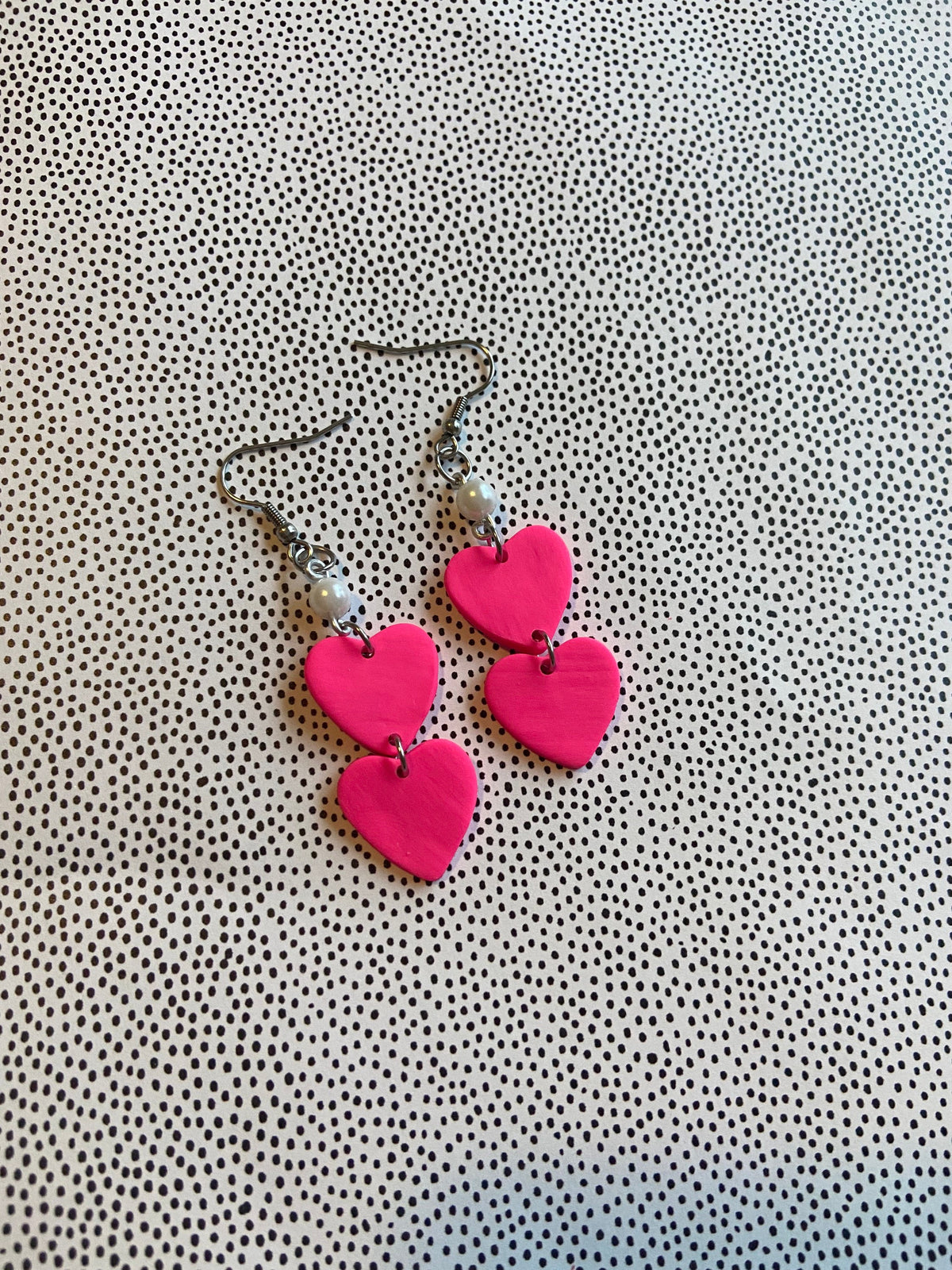 pink and pearl dangly hearts | cute earrings | polymer clay earrings | gifts ideas | pink hearts | heart jewelry | Valentine’s Day