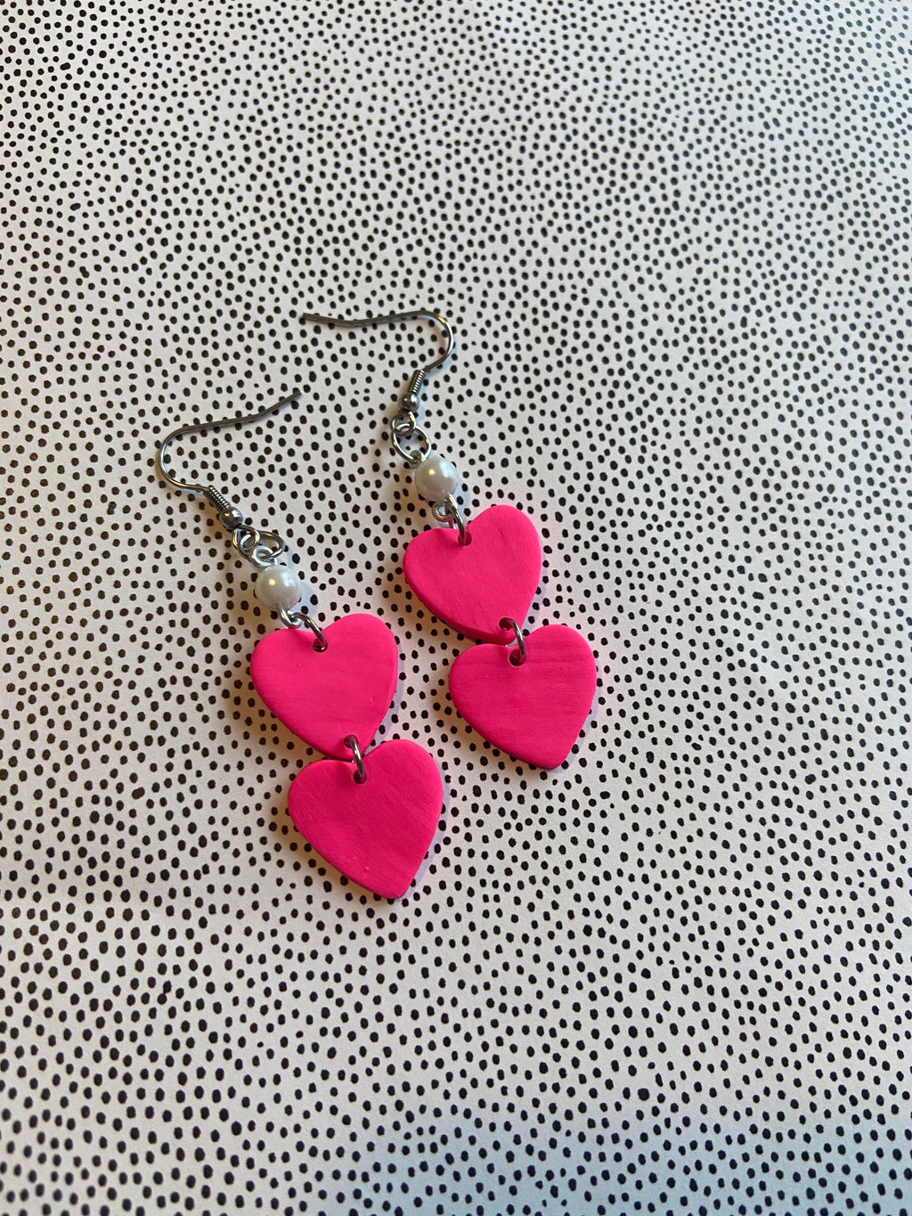 pink and pearl dangly hearts | cute earrings | polymer clay earrings | gifts ideas | pink hearts | heart jewelry | Valentine’s Day